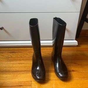 Gently Used Size 6 Rainboots